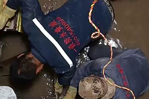 电梯井堵漏施工视频